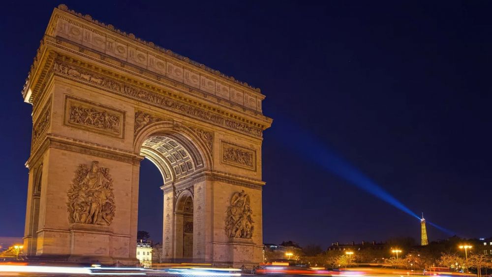 CONQUISTAS: BRASILEIRO EM LONDRES E PARIS COM DISN